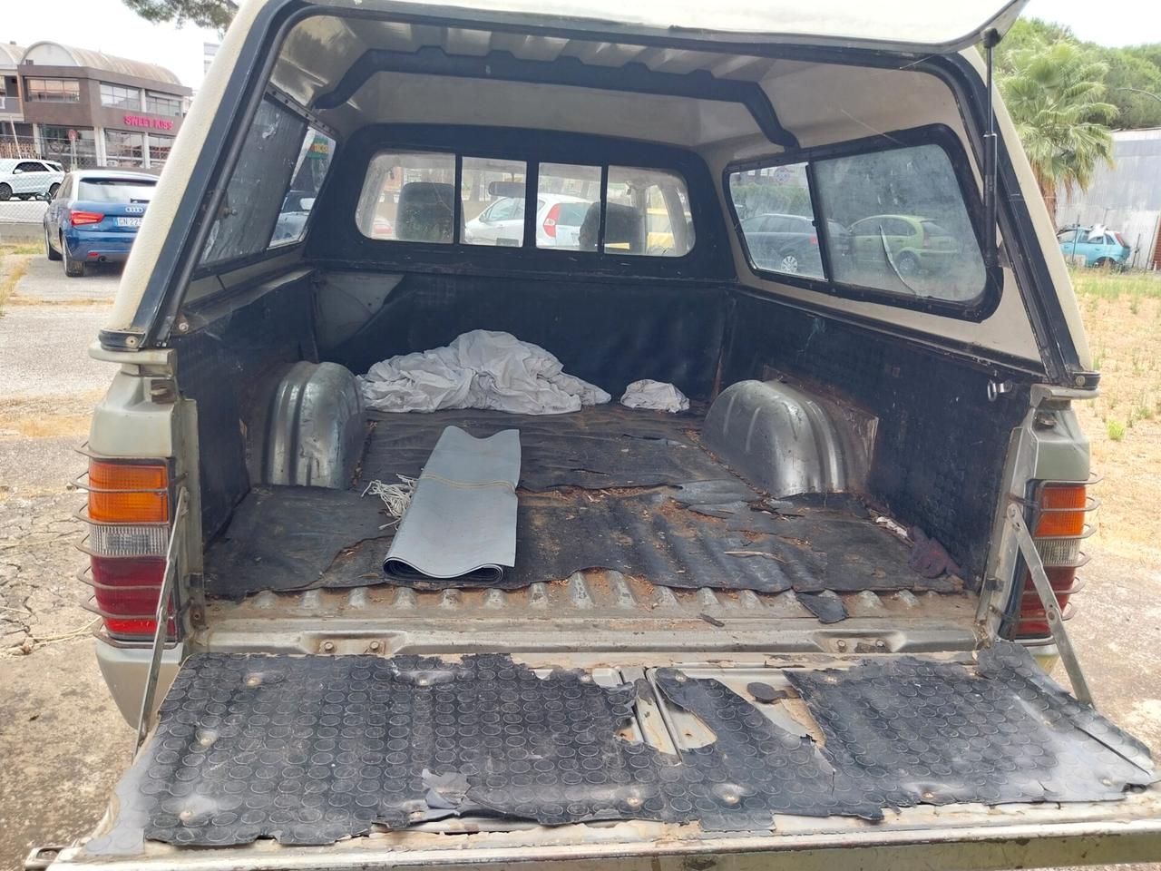 Mitsubishi L200 2.5 TD 4WD Club Cab Pick-up
