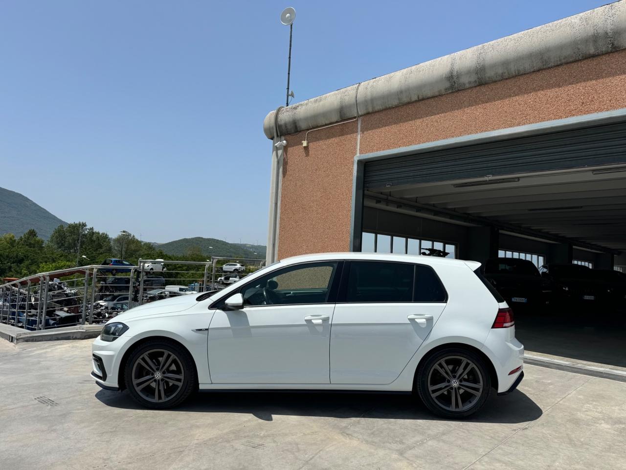 Volkswagen Golf 2.0 TDI 150cv DSG 5p. R-Line