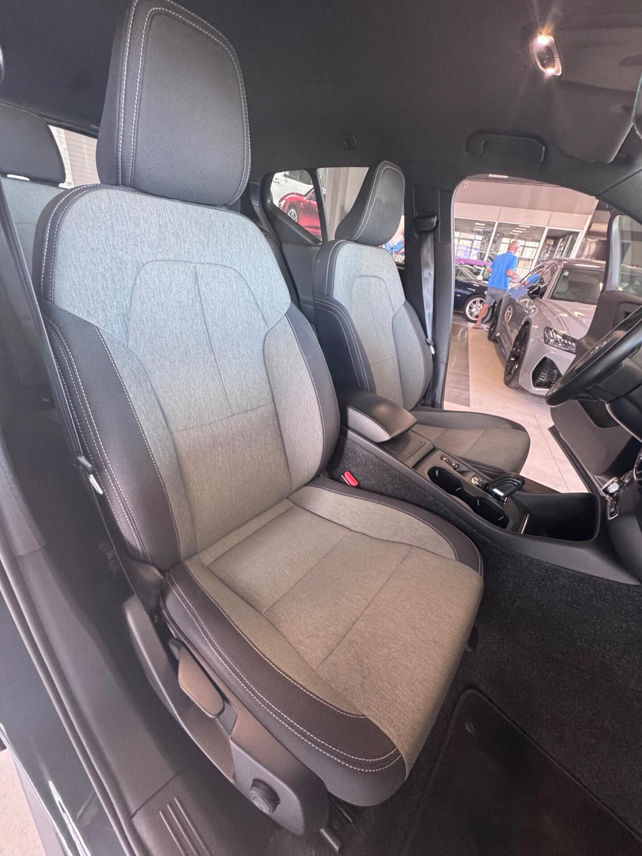 VOLVO XC40 D3 R DESIGN MOMENTUM MY2020