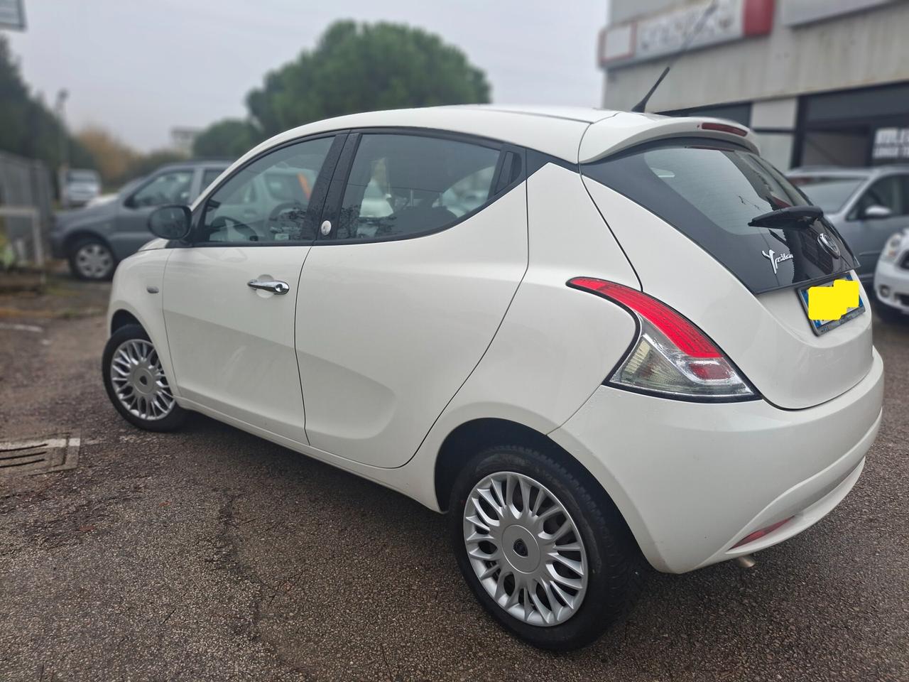 Lancia Ypsilon 1.2 ,5 porte GPL