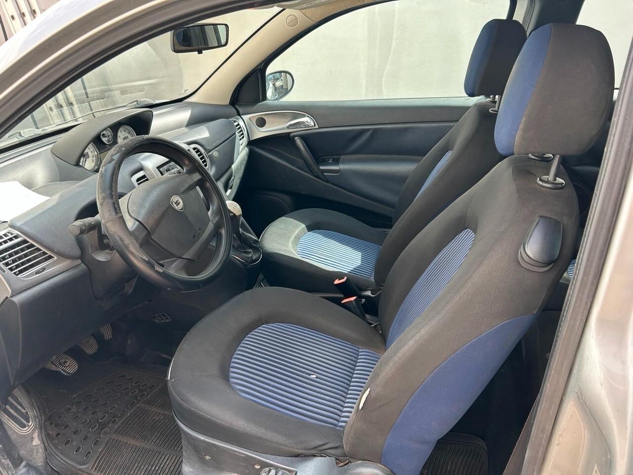 Lancia Ypsilon 1.3 MJT 75 CV Platino