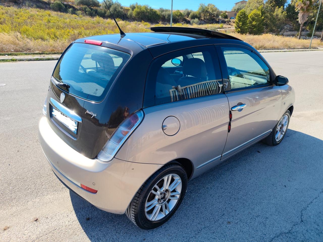 Lancia Ypsilon 1.3 MJT 75 CV Platino