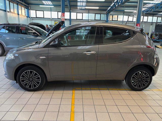 LANCIA Ypsilon 1.0 FireFly 5 porte S&S Hybrid Silver Plus