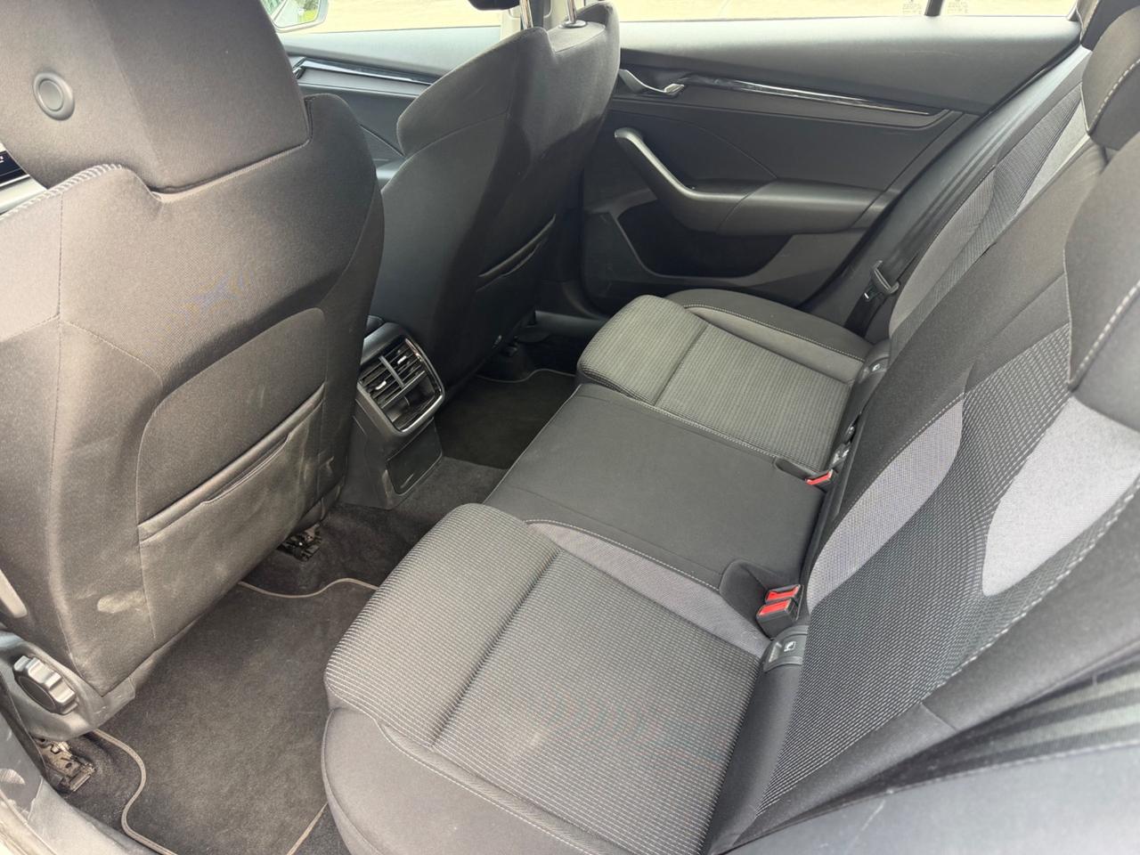 Skoda Octavia 2.0 TDI EVO SCR DSG Wagon Ambition