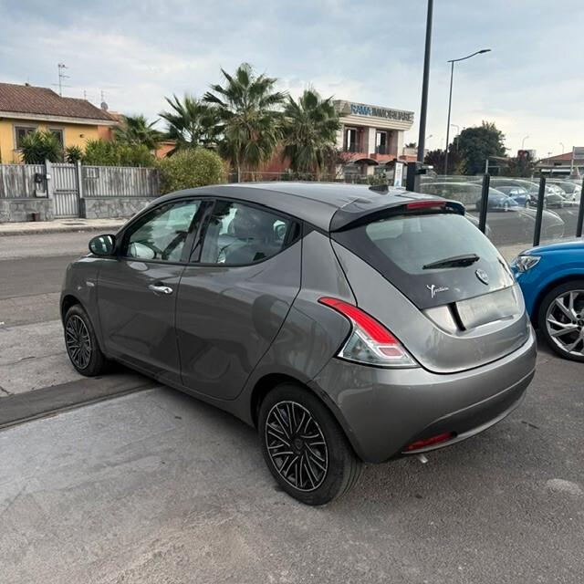 Lancia Ypsilon 1.0 FireFly 5 porte S&S Hybrid Alberta Ferretti