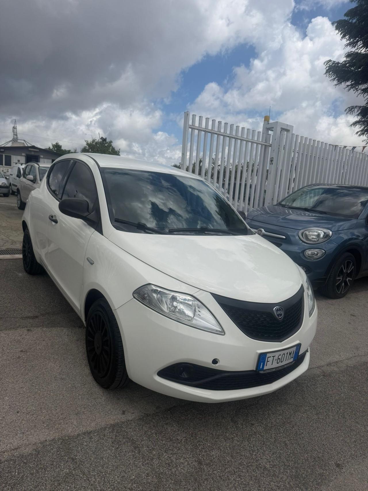 Lancia Ypsilon 1.2 69 CV 5 porte GPL Ecochic Gold