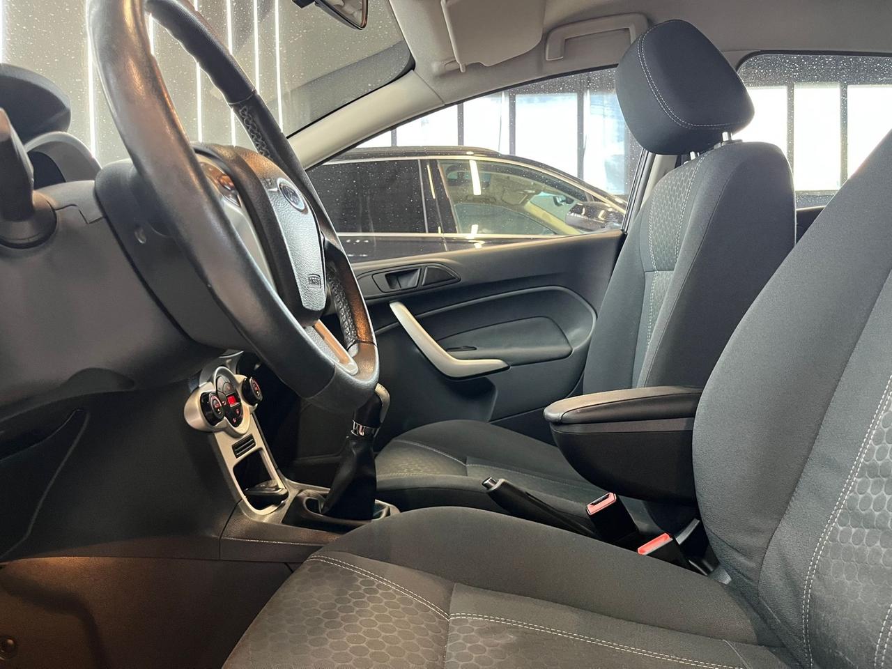 Ford Fiesta 1.4 TDCi 5p. Titanium OK NEOPATENTATI