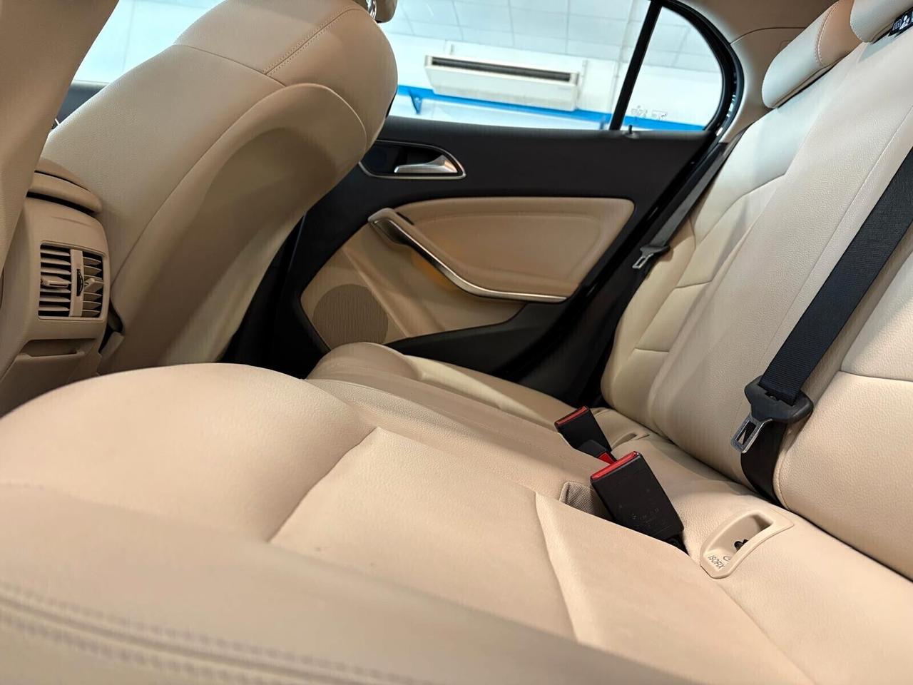 Mercedes-benz GLA 200 d SPORT Automatic