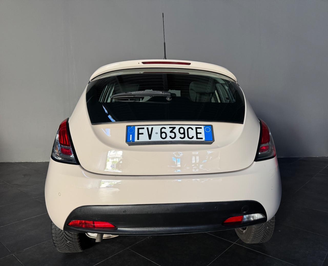Lancia Ypsilon 1.2 69 CV 5 porte Platinum