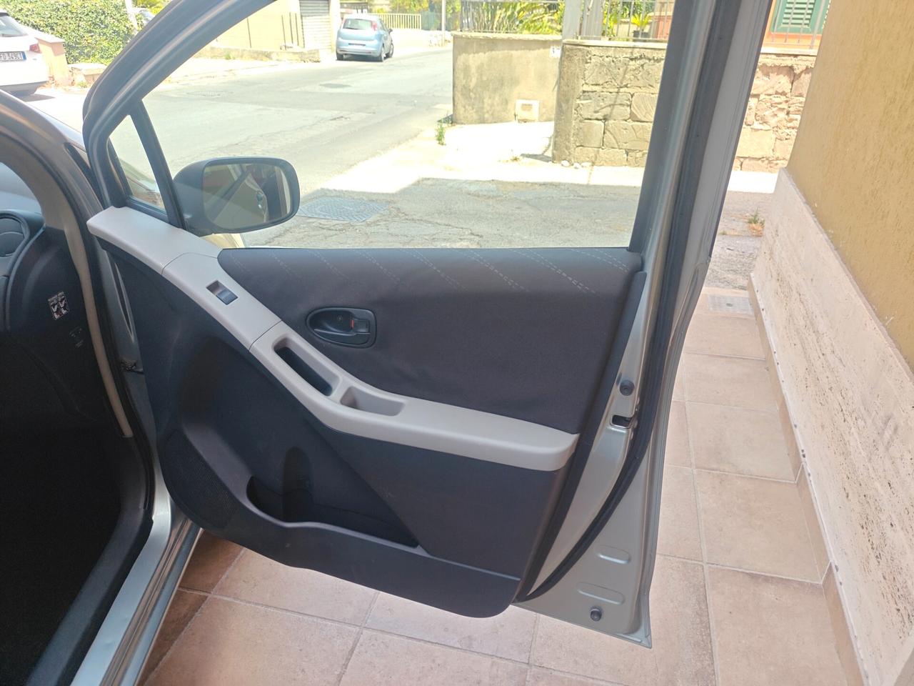 Toyota Yaris 1.0 Sol Ok neop