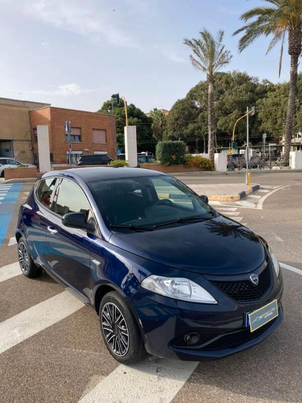 Lancia Ypsilon 1.0 firefly hybrid Silver s&s 70cv