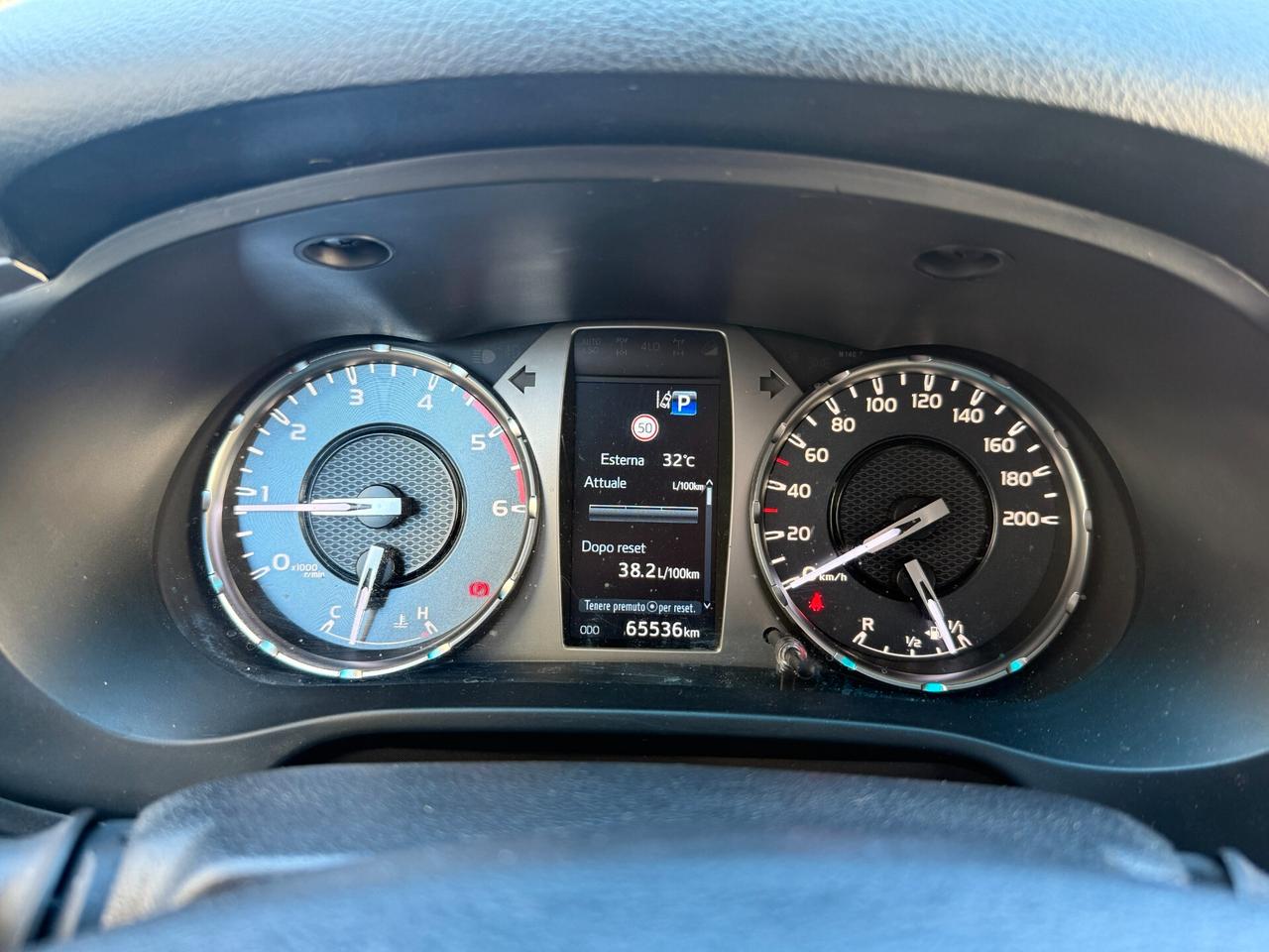 Toyota Hilux 2.4 D-4D A/T 4WD 4 porte Double Cab Executive