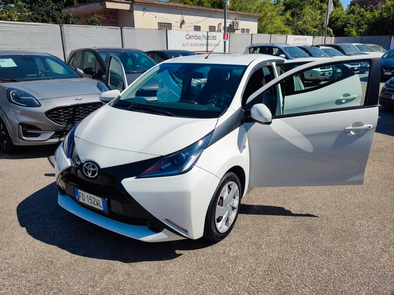 Toyota Aygo 1.0 VVT-i 69 CV 5 porte x-clusiv