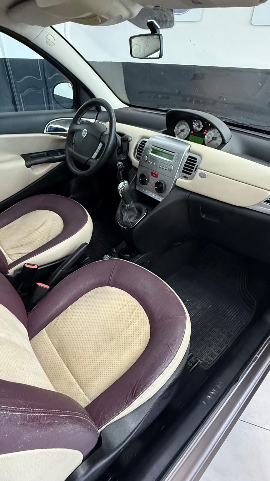 Lancia Ypsilon 1.3 MJT 75 CV Platino