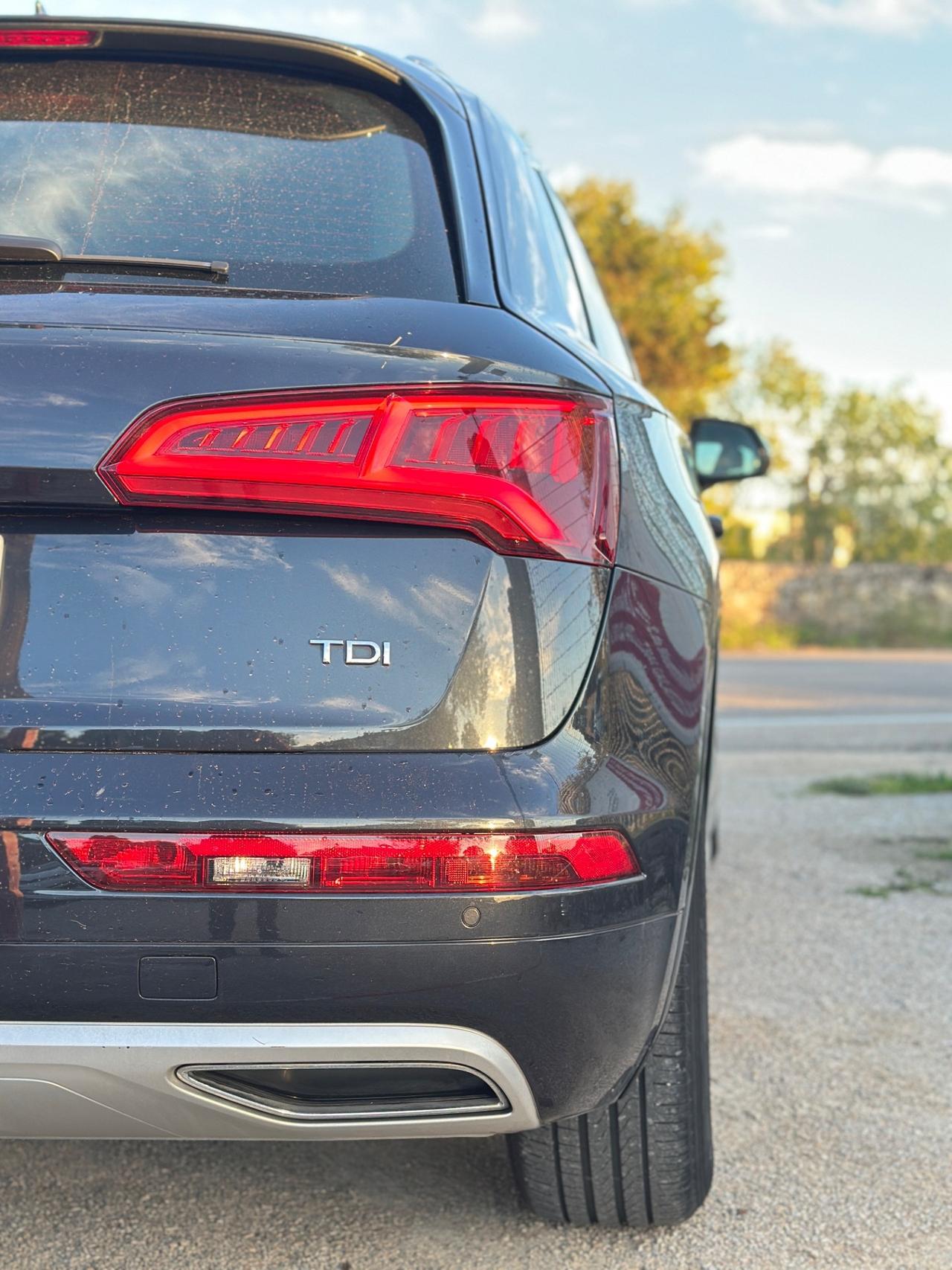 Audi Q5 2.0 TDI 150 CV Design-2017 LED/PELLE/18"
