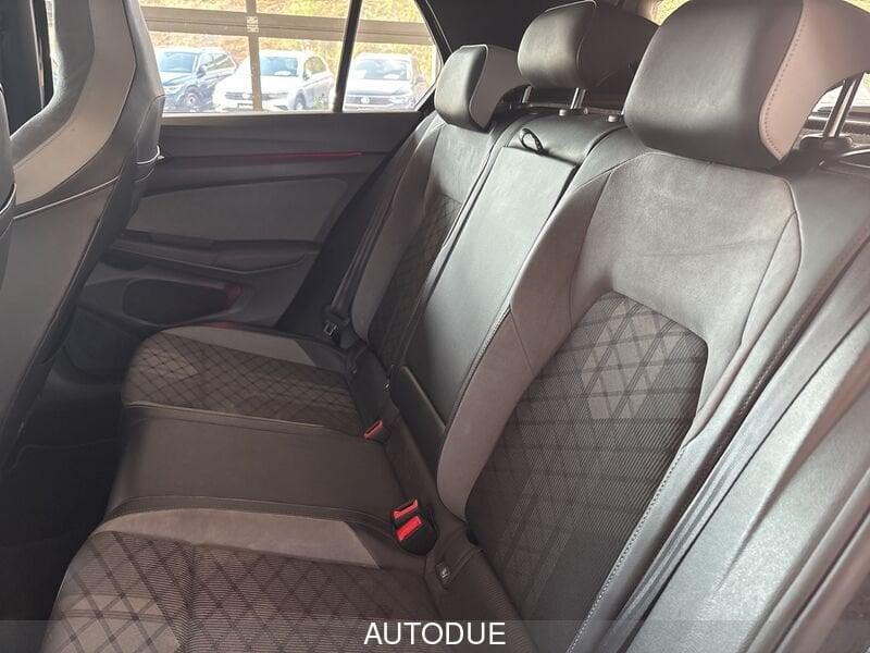 Volkswagen Golf 8 2.0 TDI R-LINE 150CV DSG