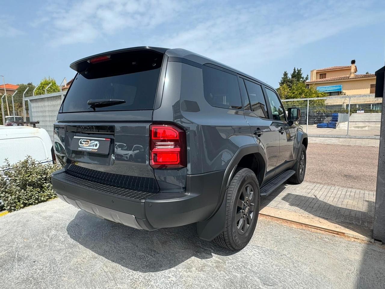 TOYOTA LAND CRUISER 7 POSTI - KM ZERO
