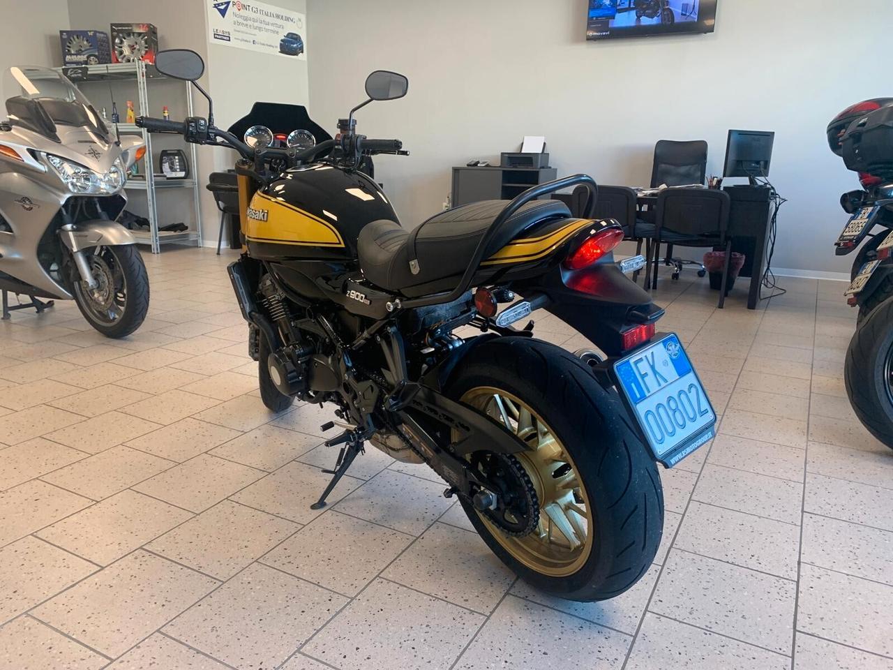 Kawasaki Z 900 RS Unicoprop. accessoriata