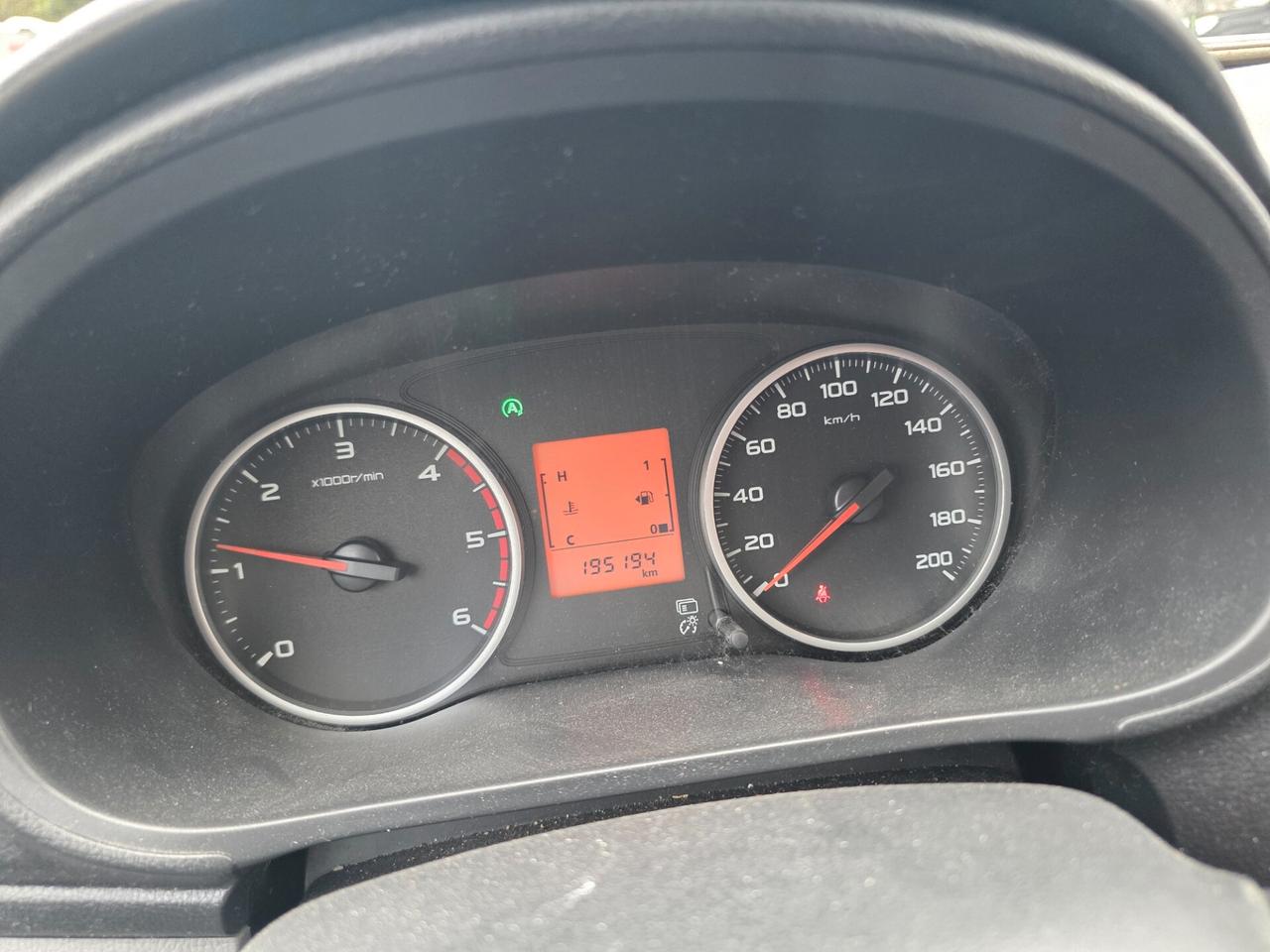 Mitsubishi L200 Autocarro preparata e garantito 12 mesi