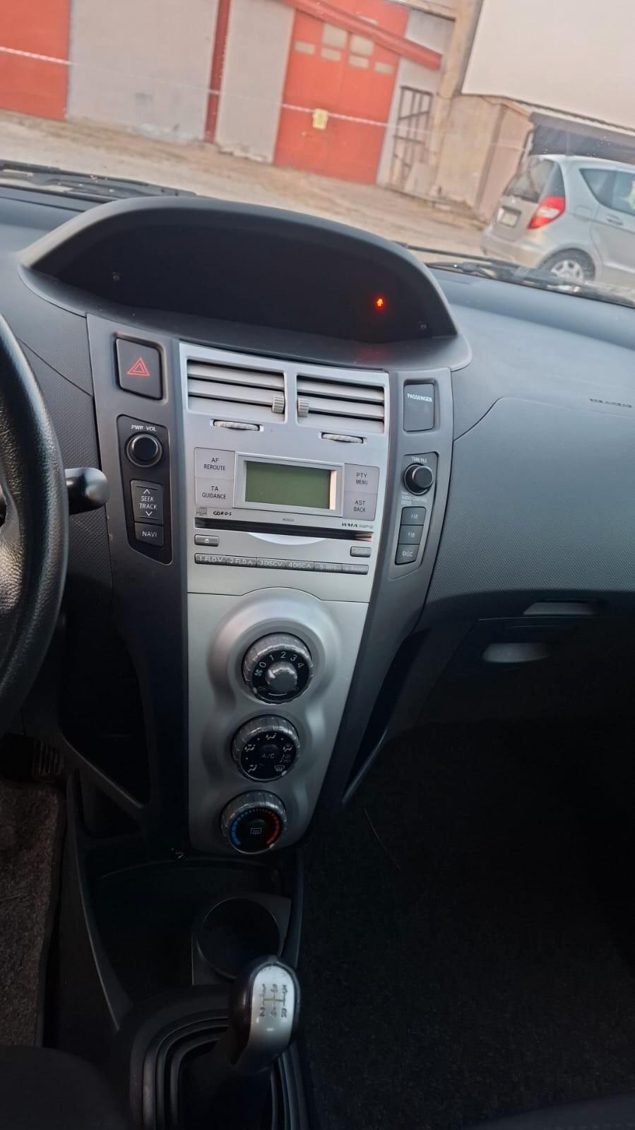 Toyota Yaris 1.3 5 porte Navi