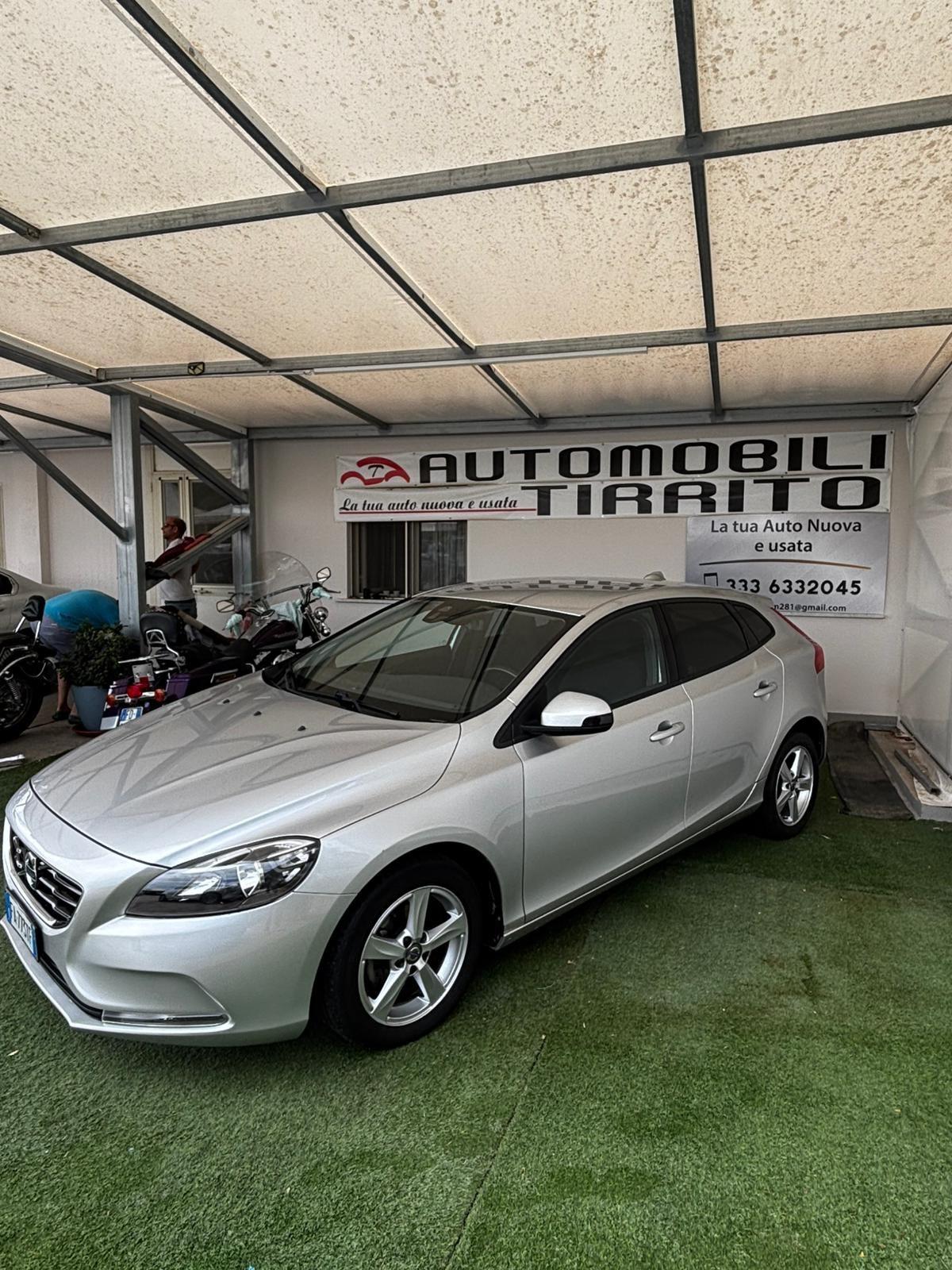 Volvo V40 D2 R-design Momentum