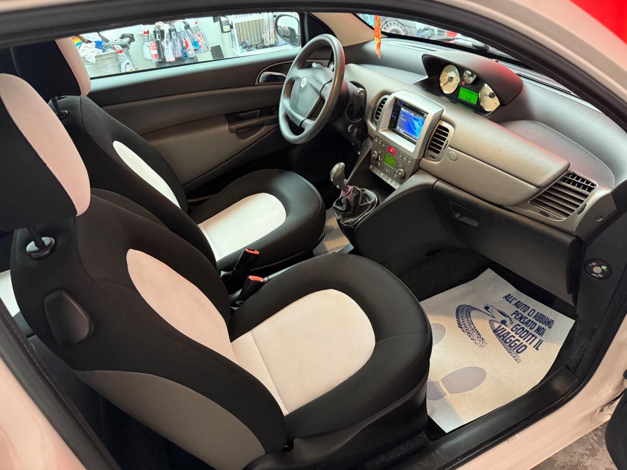 LANCIA Y YPSILON 1.2 16V NEOPATENTATI TETTO APRIBILE