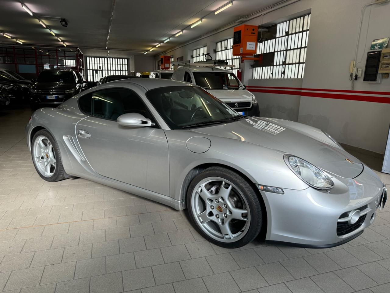 Porsche Cayman 2.7