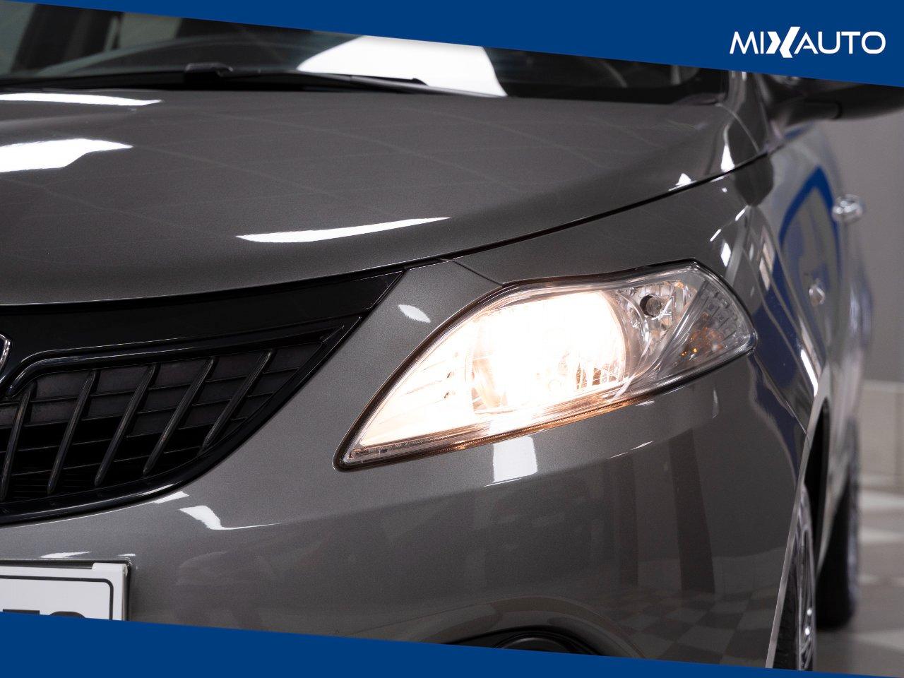 Lancia Ypsilon 1.0 Firefly Hybrid Silver 70CV 5 Porte