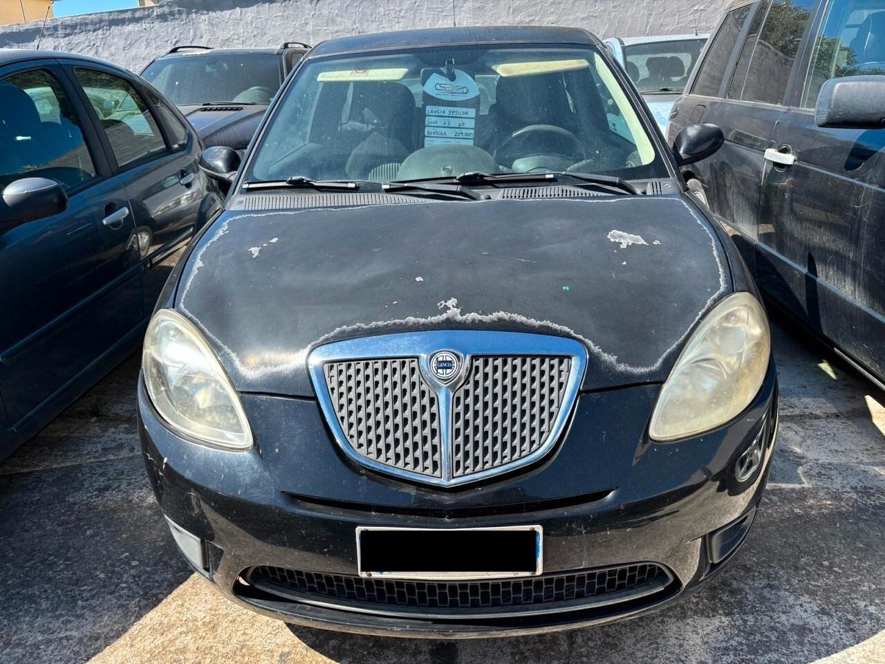 LANCIA YPSILON - NEOPATENTATI - 2 UNITà DISP