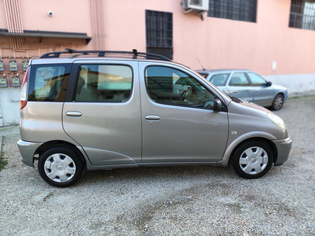 Toyota Yaris Verso 1.3i 16V cat Sol