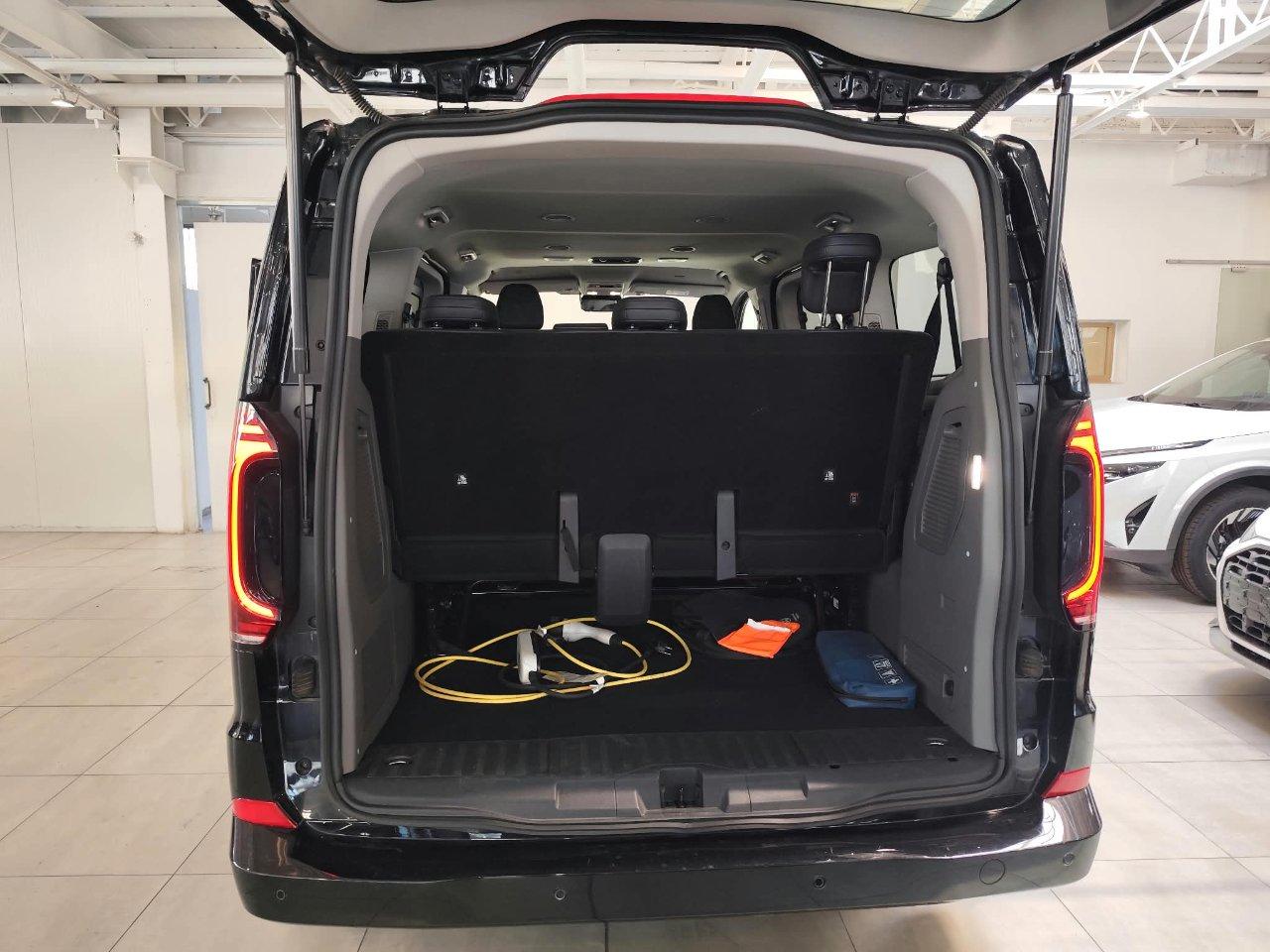 VOLKSWAGEN T7 Caravelle e-Caravelle Window Short Life electric 160kW 340 cv automatic 3100mm