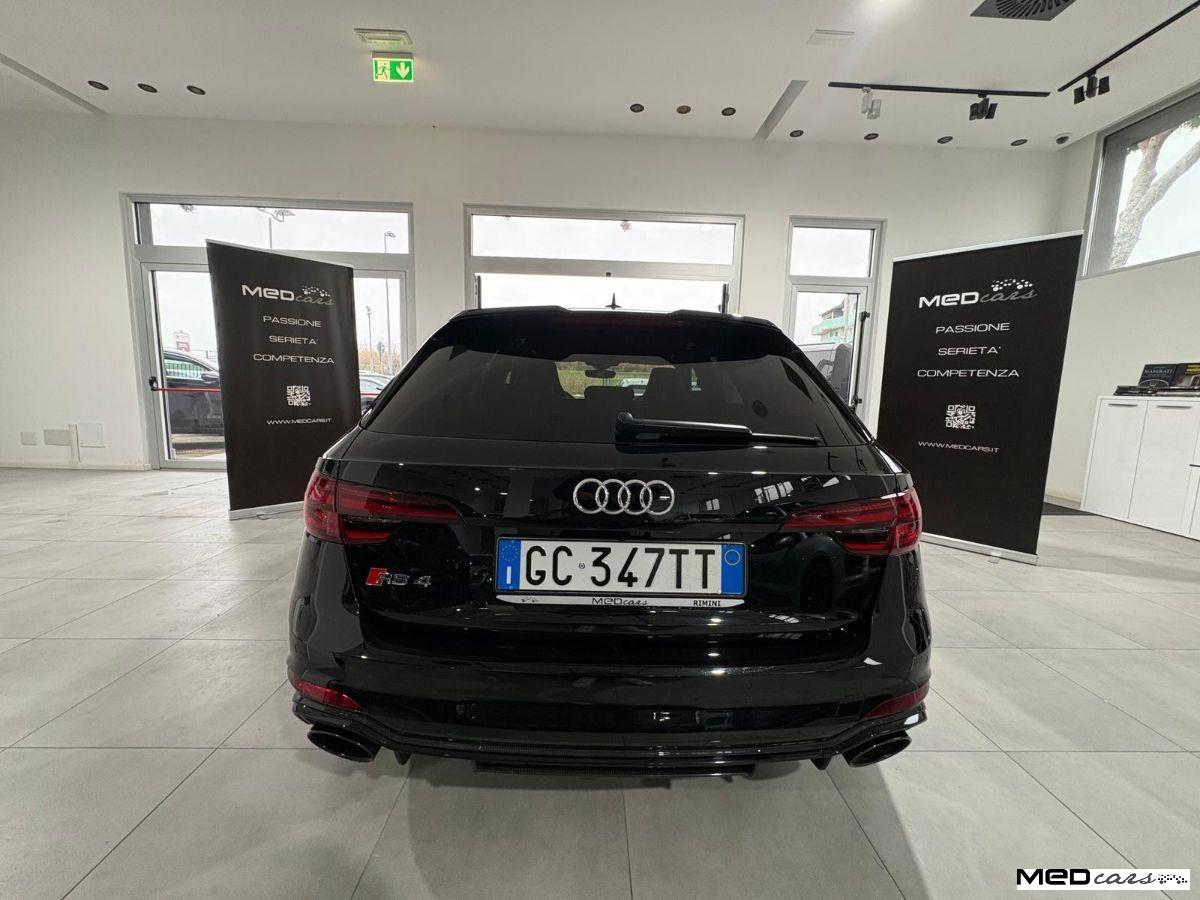 AUDI - RS4
