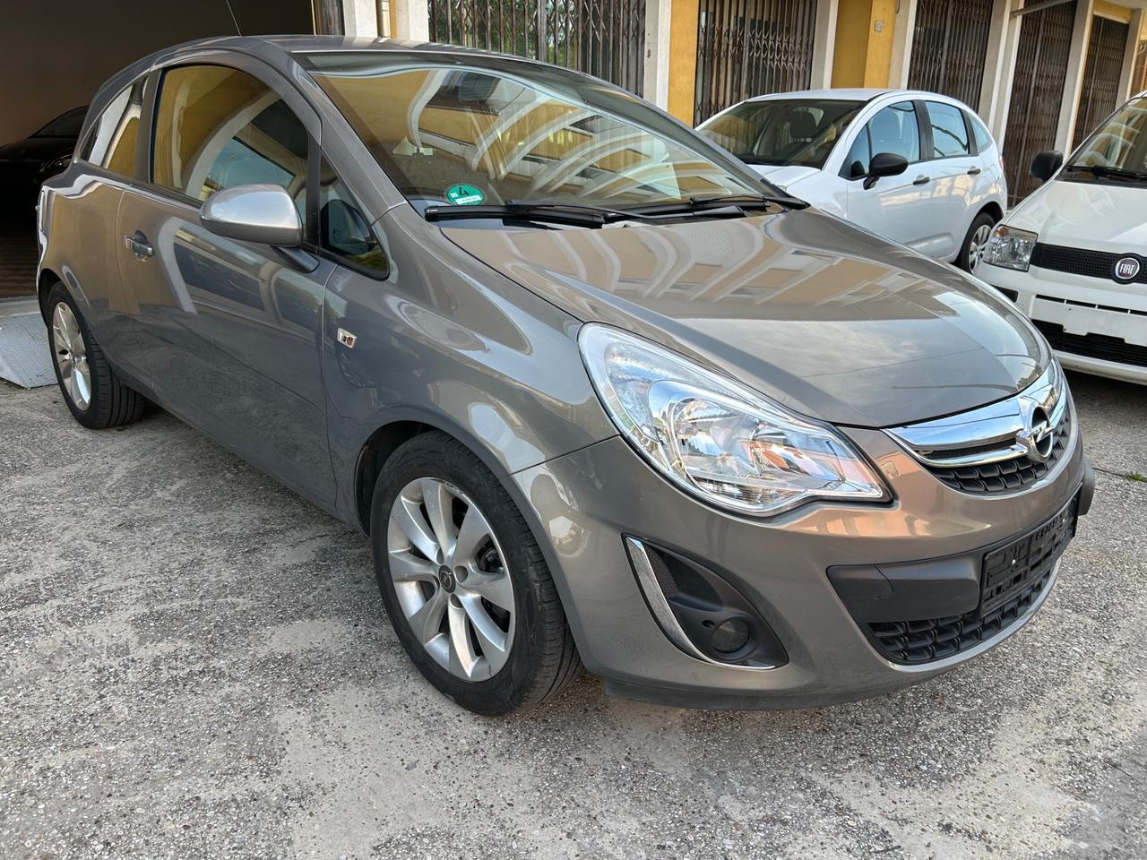 Opel Corsa 1.2 benzina sport 2012!!!!