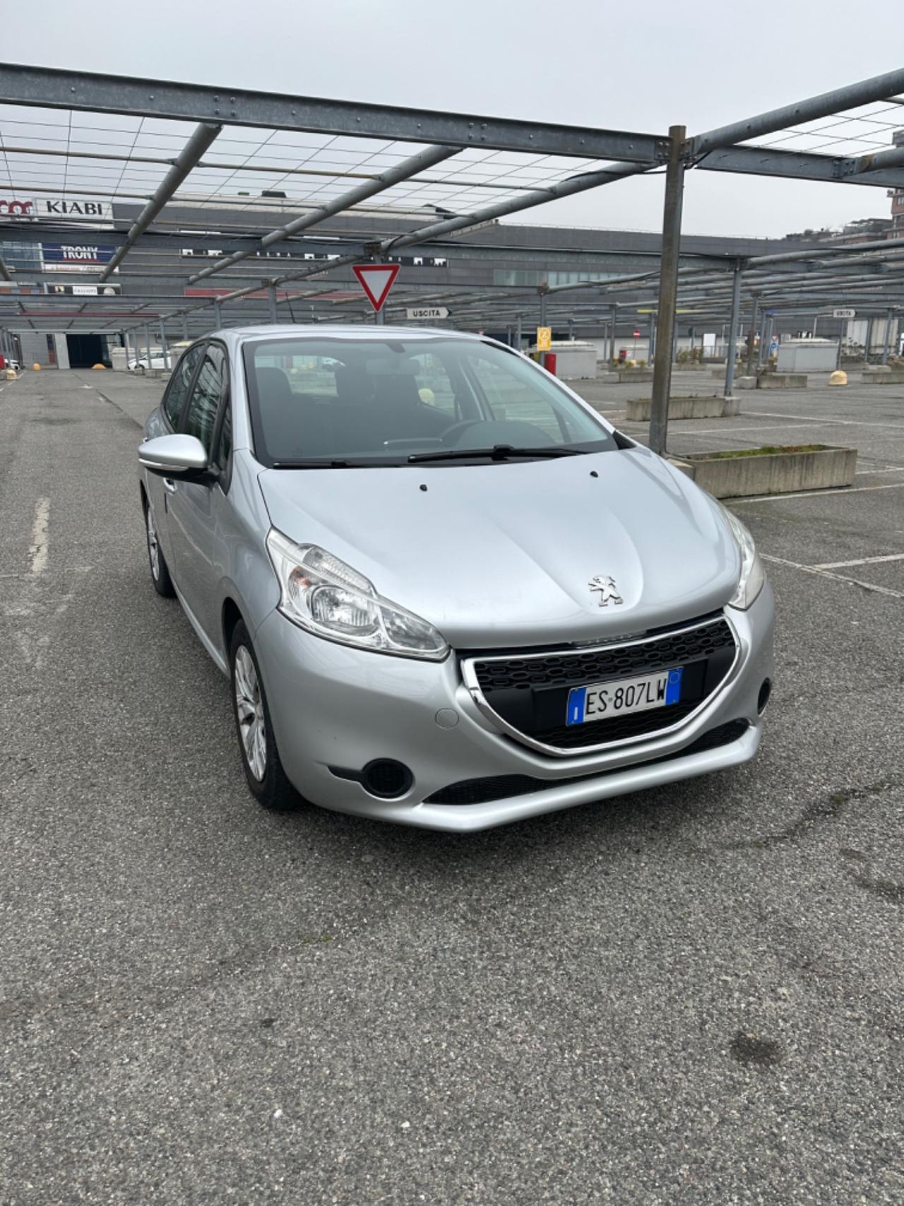 Peugeot 208 1.4 HDi 68 CV 5 porte Allure