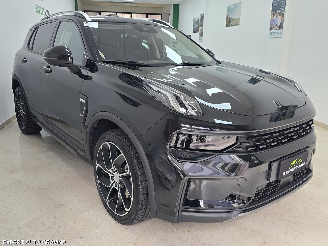 LYNK & CO 01 PLUG-IN **TOTAL BLACK**