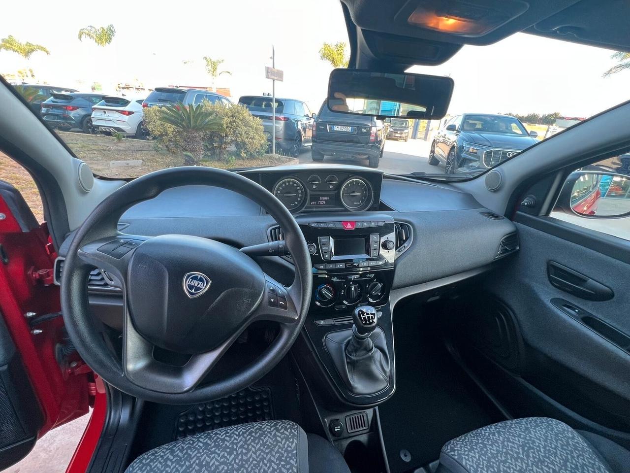 Lancia Ypsilon 1.0 Hybrid Ecochic