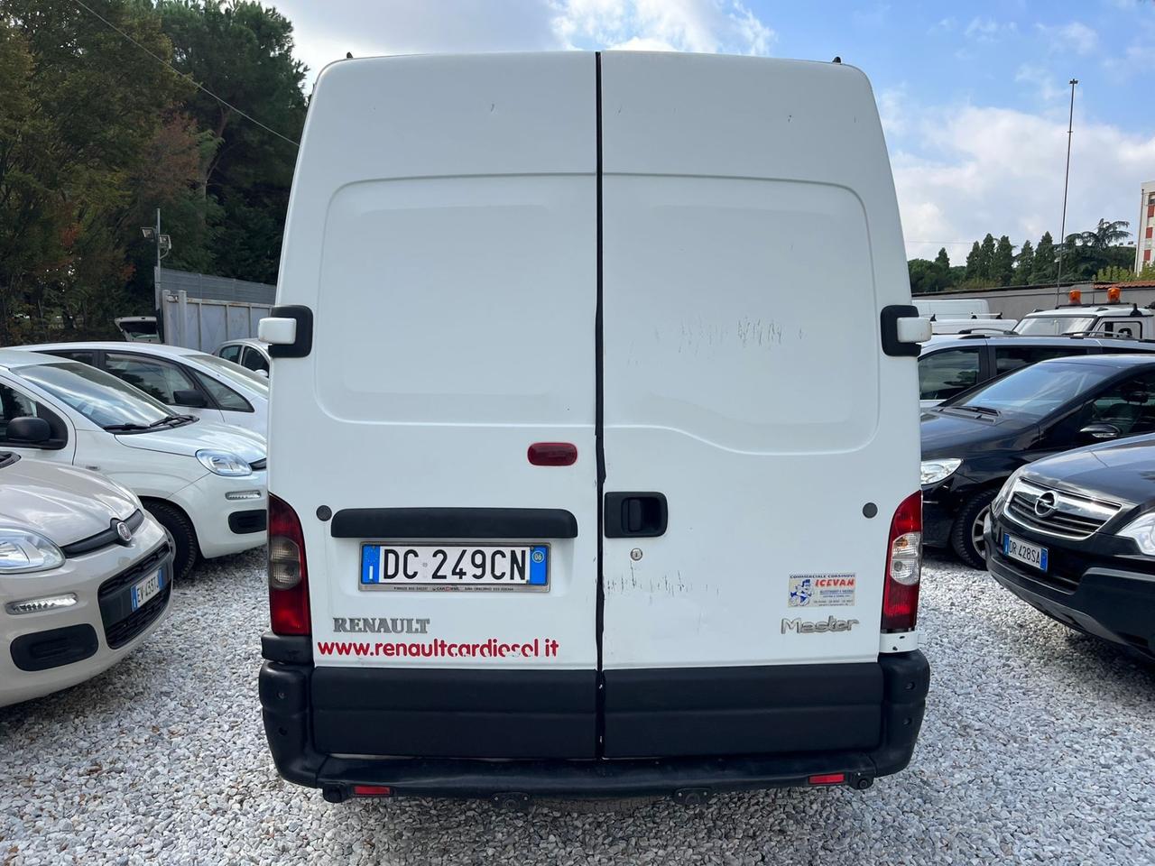 Renault Master T33 2.5 Dci Auto 100Cv L1H2