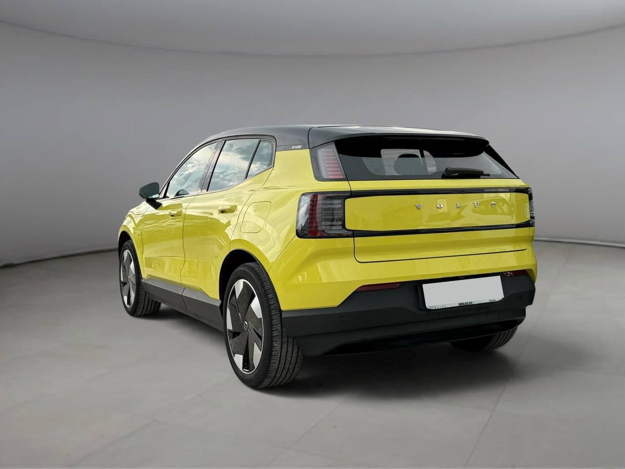 VOLVO EX30 Plus Single Motor Extended Range