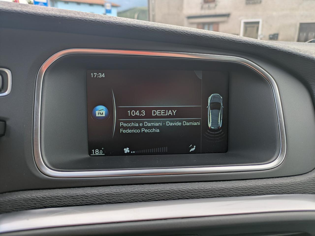 VOLVO V40 CROSS COUNTRY D2 MOMENTUM