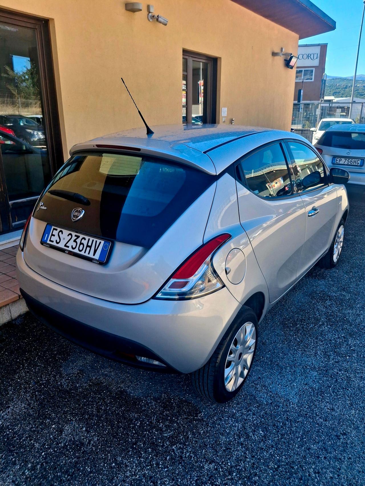 Lancia Ypsilon 0.9 TwinAir 85 CV 5 porte Metano Ecochic Gold