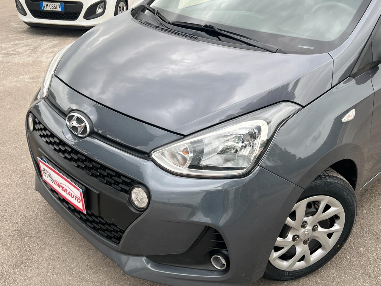 Hyundai i10 1.0 LPGI Econext Login GARANZIA