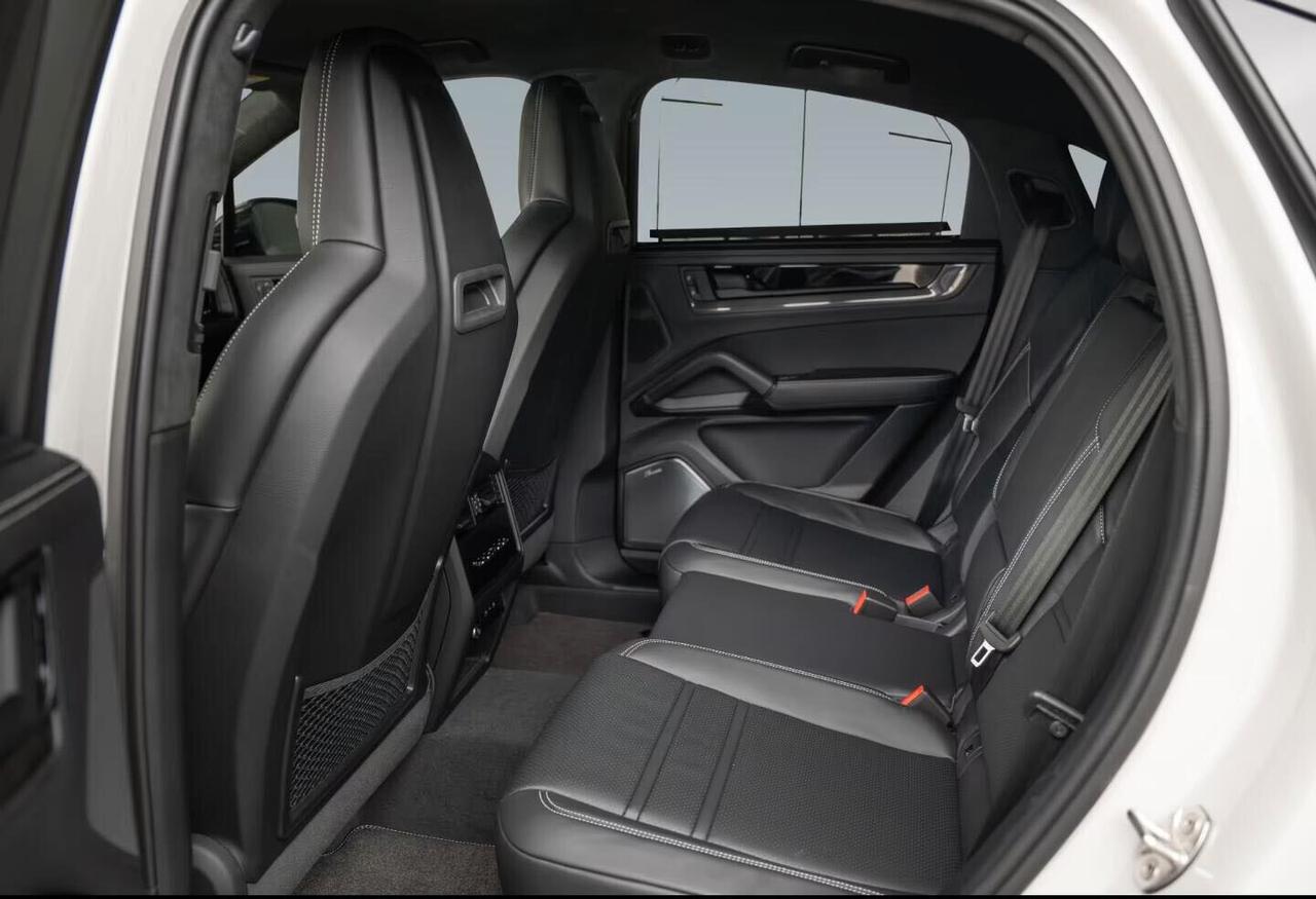 Porsche Cayenne Turbo E-Hybrid Coupé con pacchetto GT