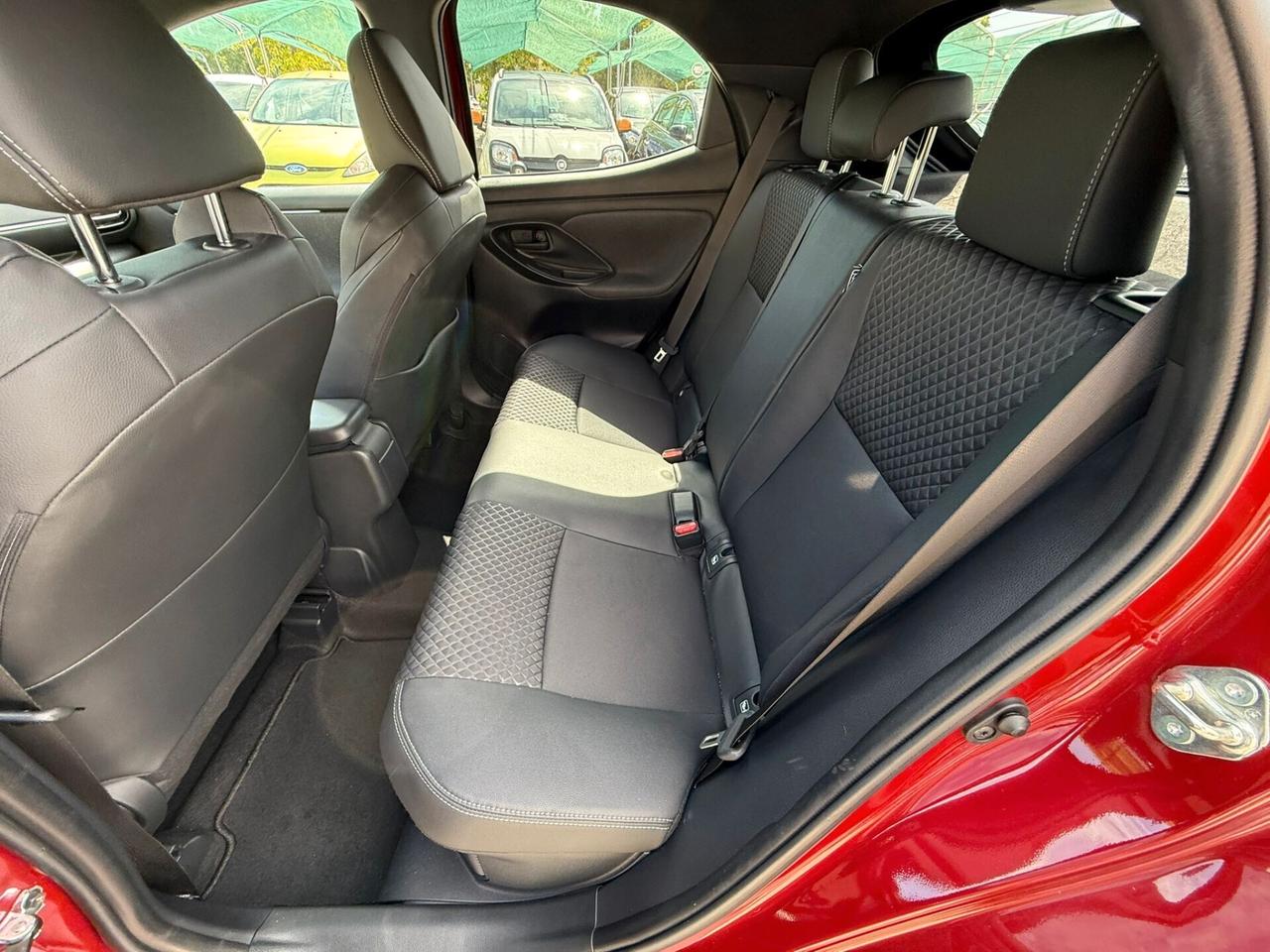 Toyota Yaris 1.5h Lounge PREZZO REALE