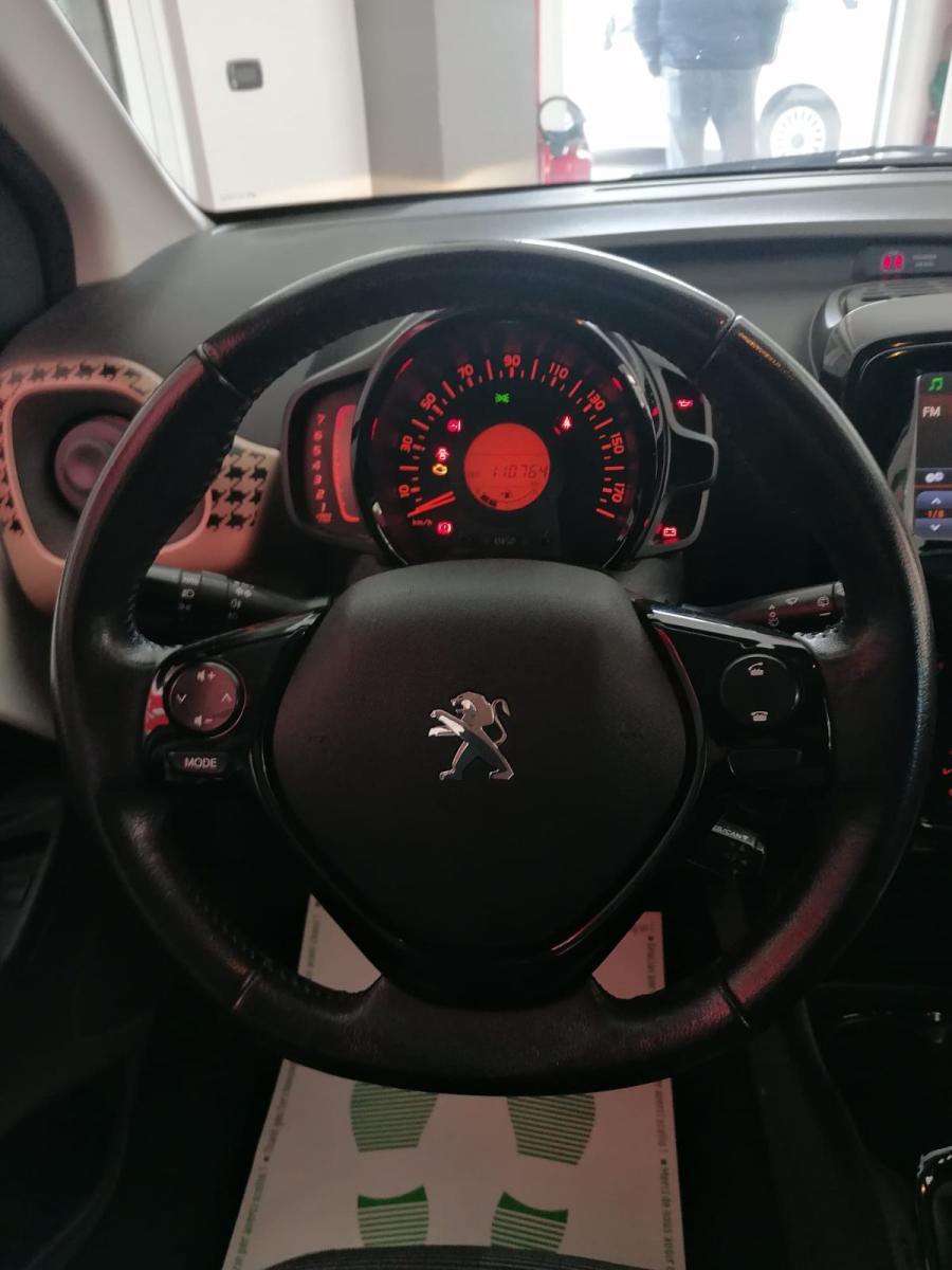 PEUGEOT - 108 - PureTech 82 5p. Allure TOP!