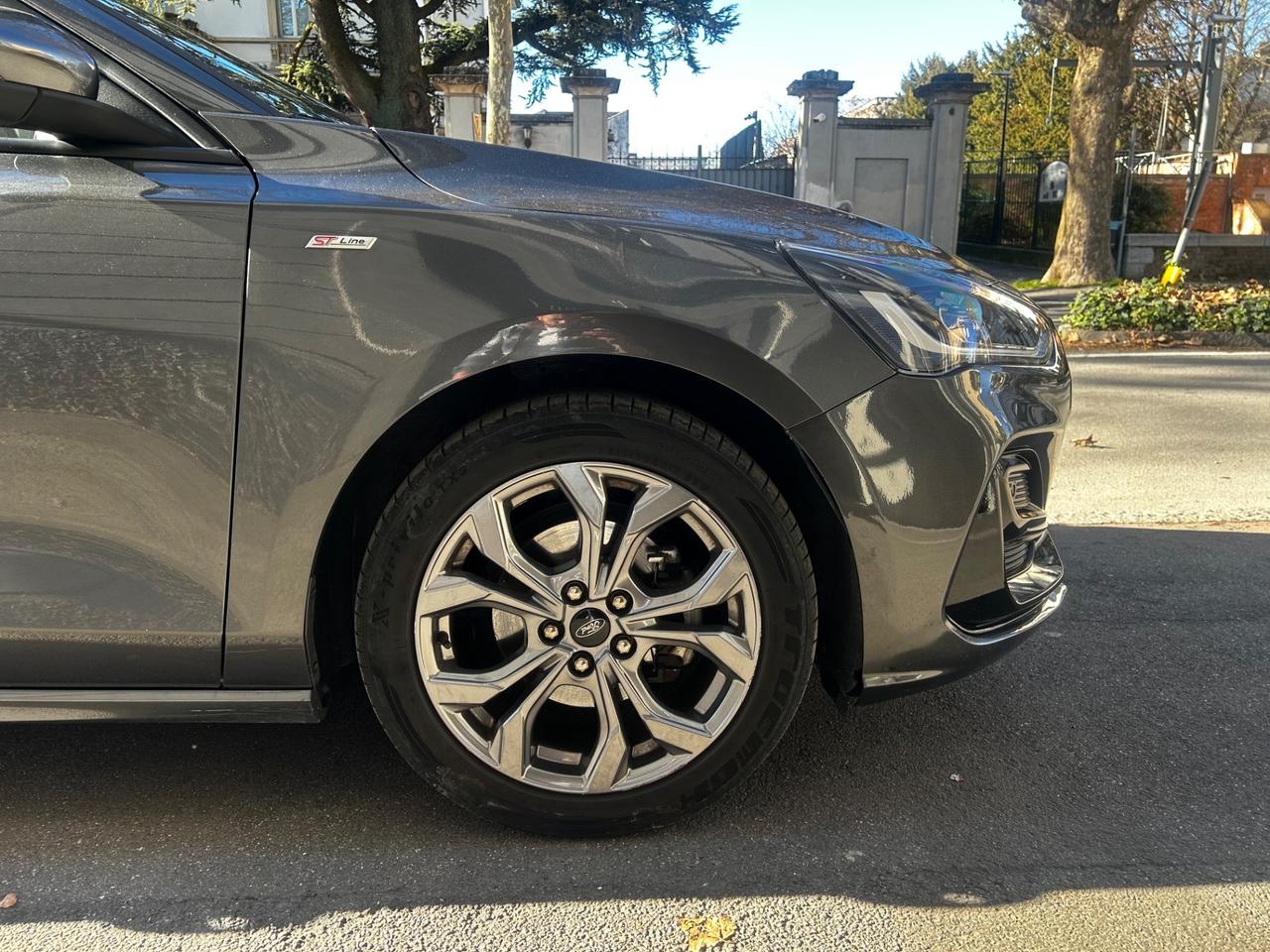 Ford Focus 1.0 EcoBoost HYBRID 125cv ST-Line Design *AUTOMATICA*!!!