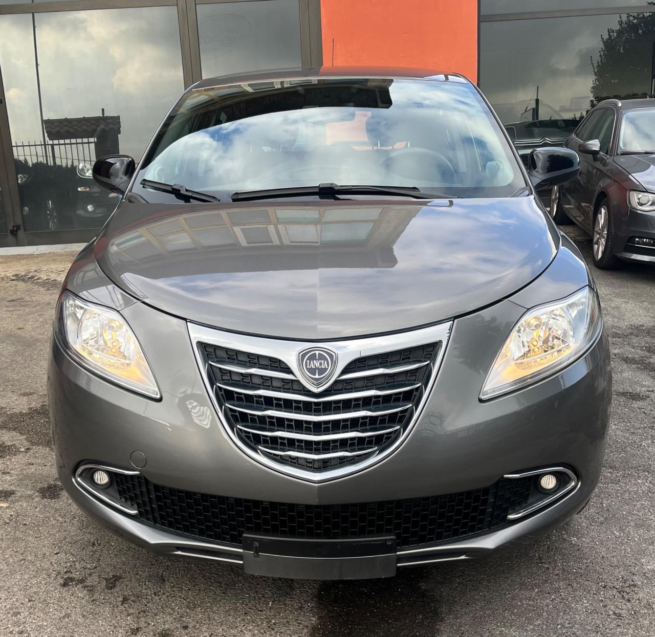 Lancia Ypsilon 1.2 69 CV 5 porte Gold-km 83000-