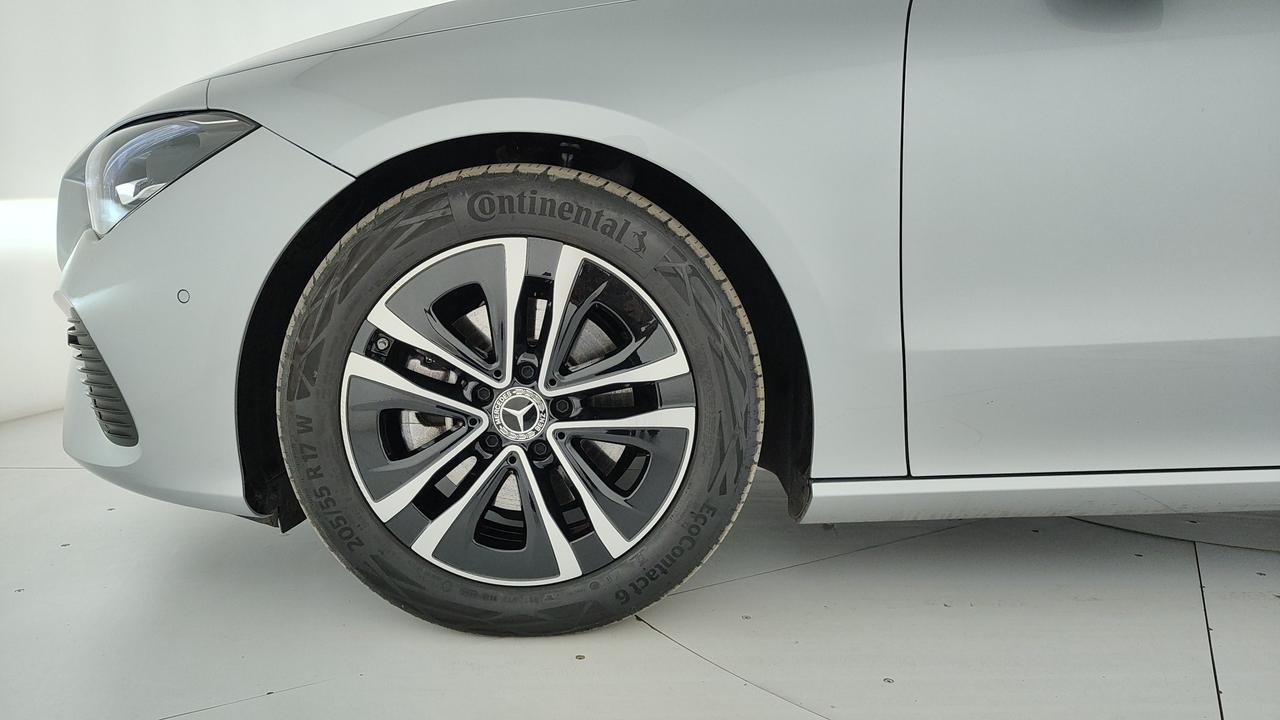 Mercedes-Benz CLA Shooting Brake 180 d Advanced auto