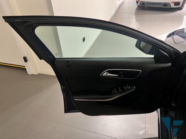 MERCEDES-BENZ A 180 d Automatic Premium