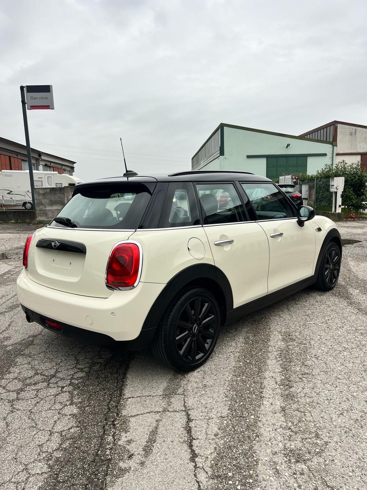 Mini Mini 1.5 Cooper 5 porte Neopatentati