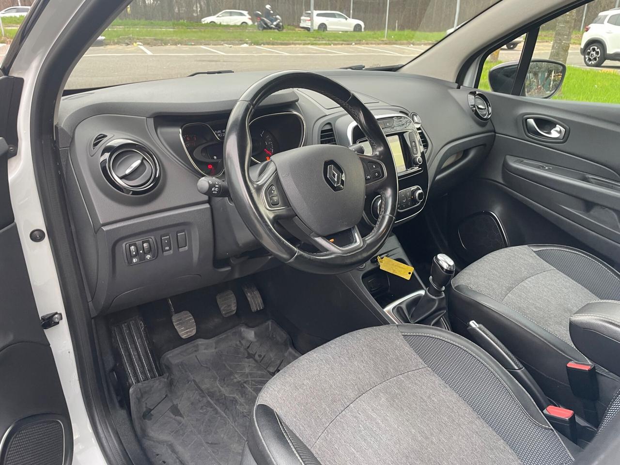 Renault Captur TCe 130 CV*Neopatentati*Navi*Solo 95000km*
